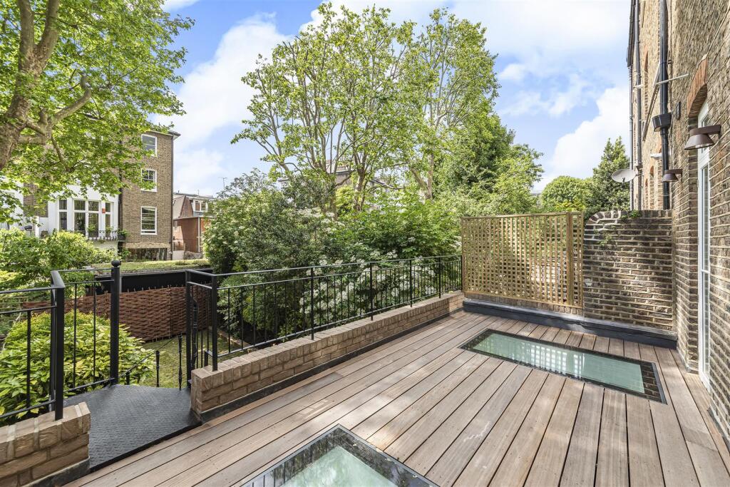 BALCONY1 (2).jpg