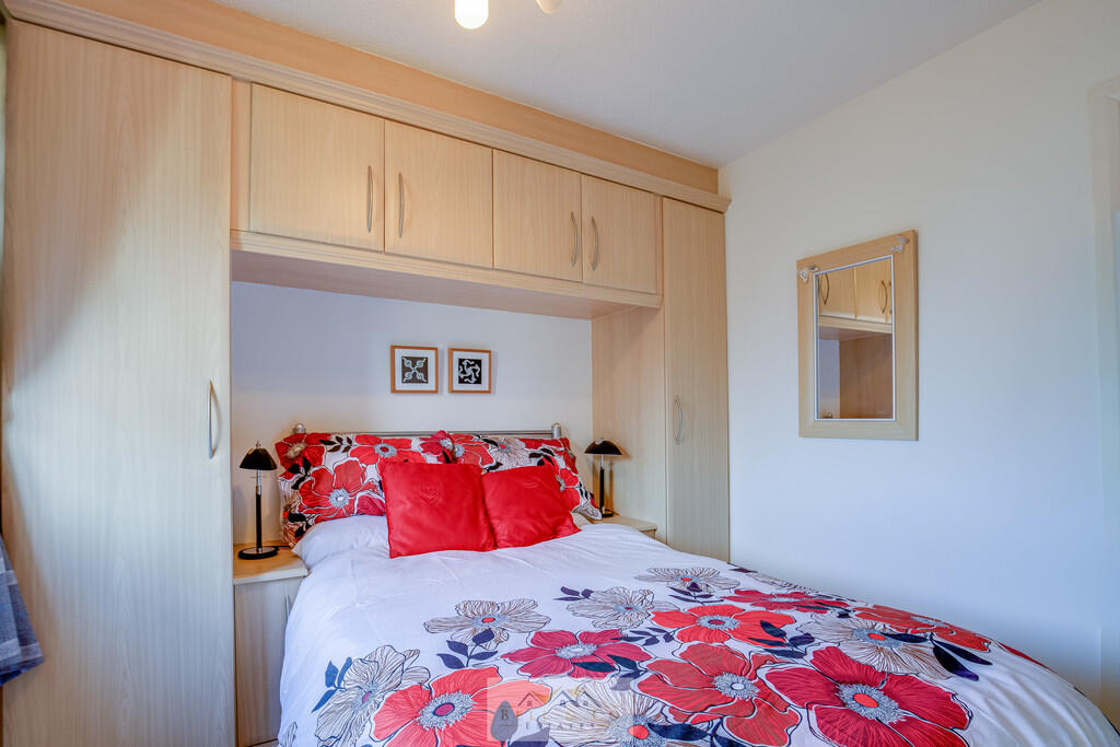 Bedroom 2.3