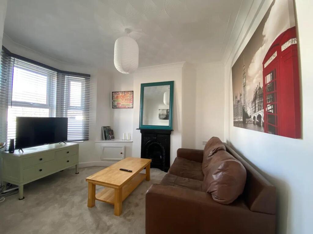Bedroom 4.jpg