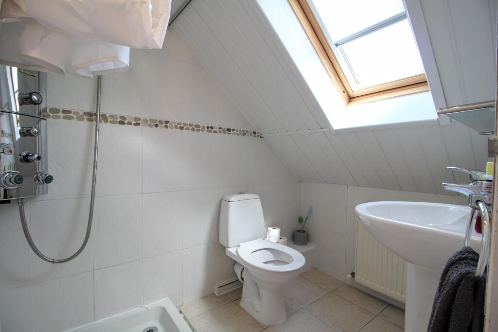 En suite shower