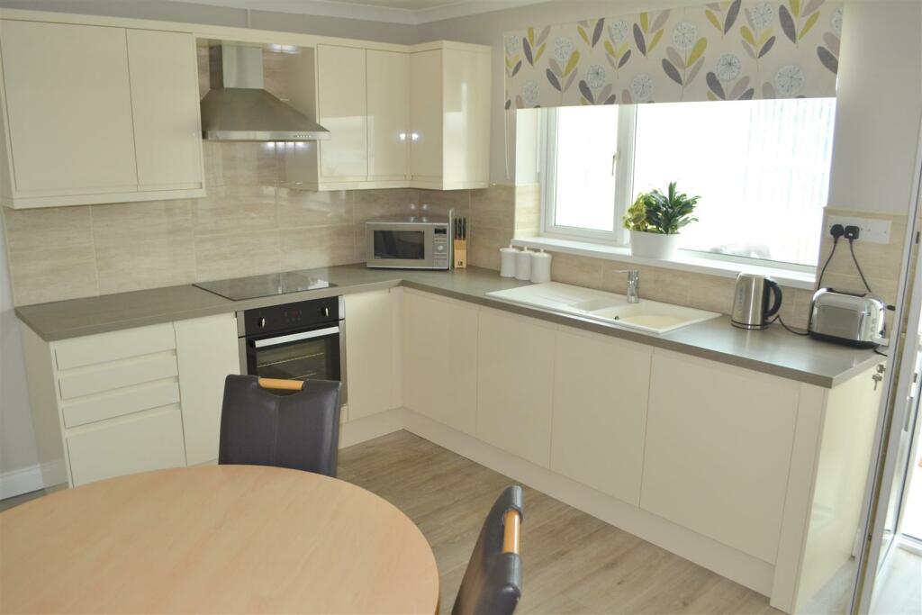 Kitchen 1.JPG