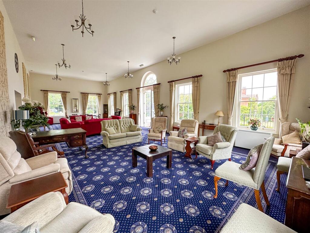 INTERNAL VIEW OF COMMUNAL LOUNGE