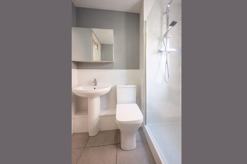 SHOWER ROOM (2)
