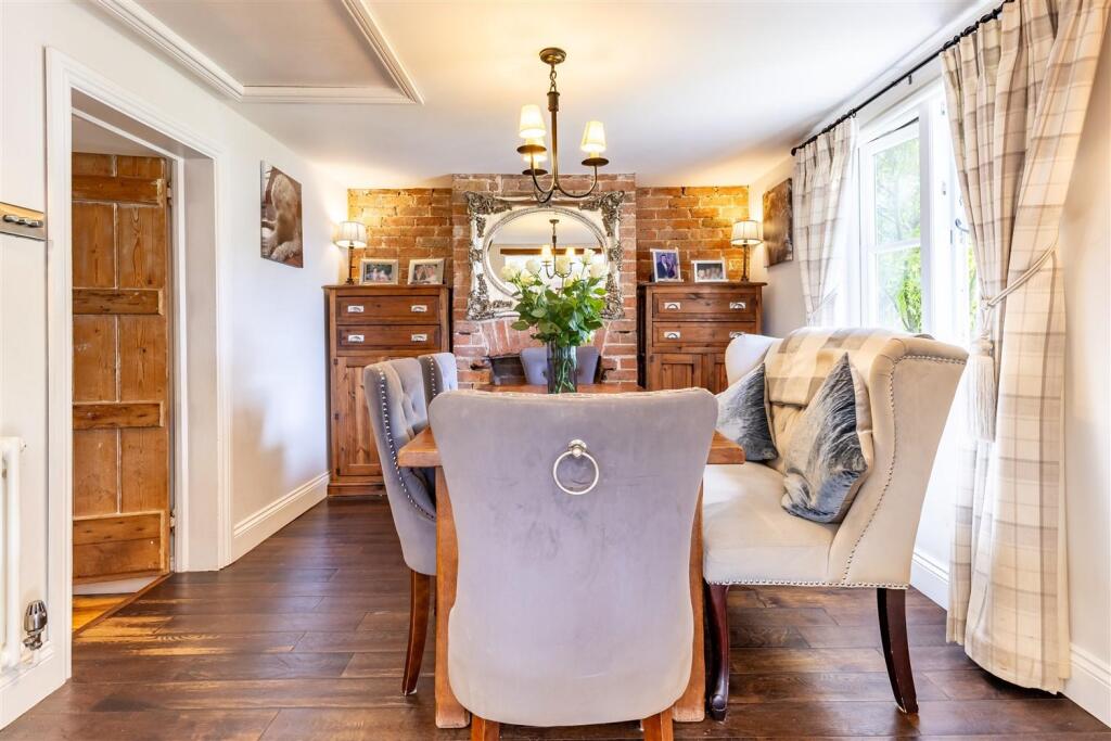 Willow Cottage 43 Berwick Ln  (3).jpg