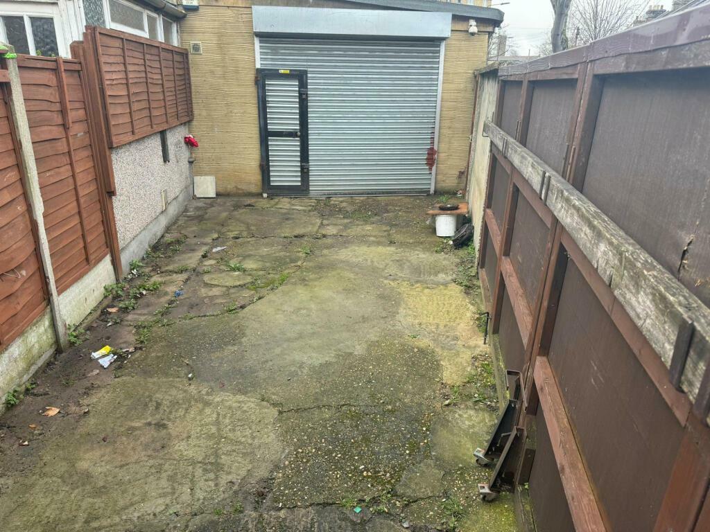 56b Boundary Road - E13 9PR (102).jpeg