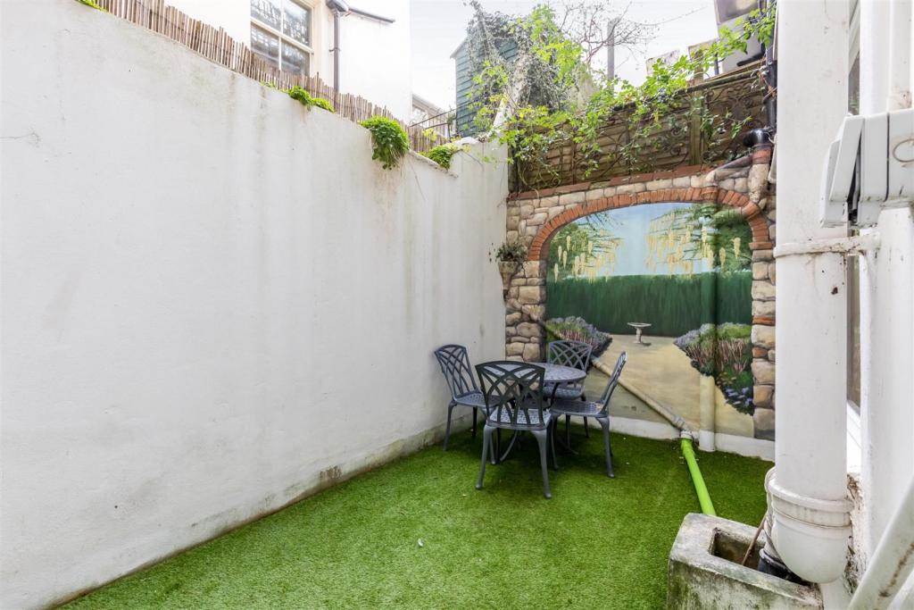 Courtyard Garden