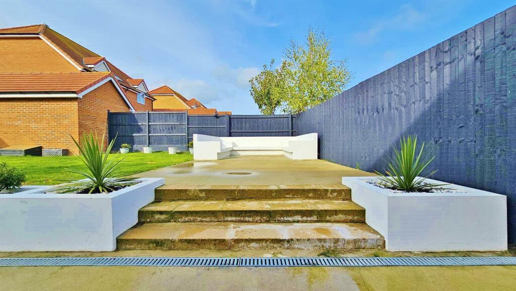 Outside - Rear