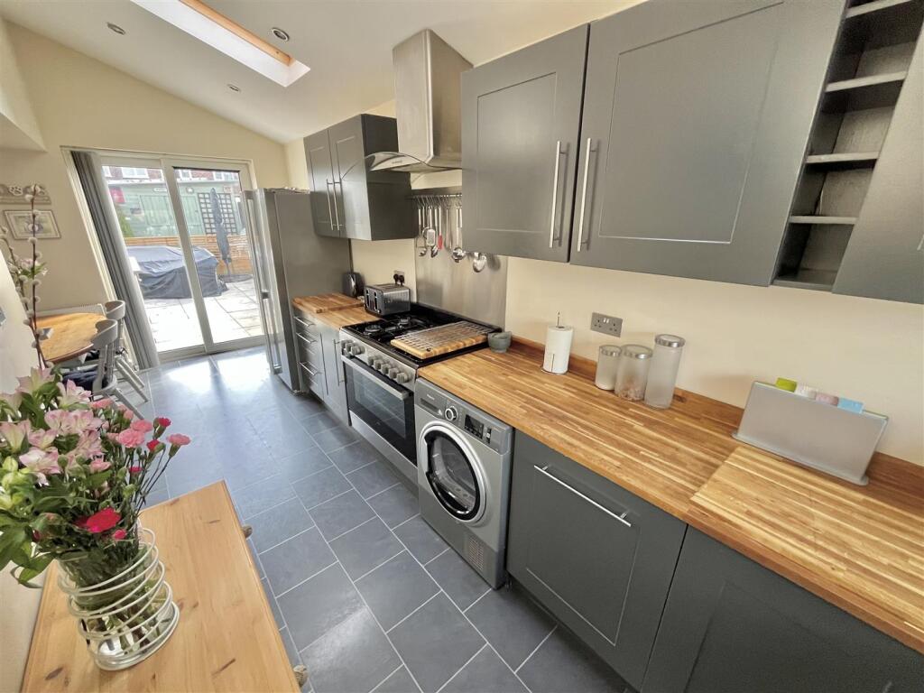 Kitchen Area Aspect 2