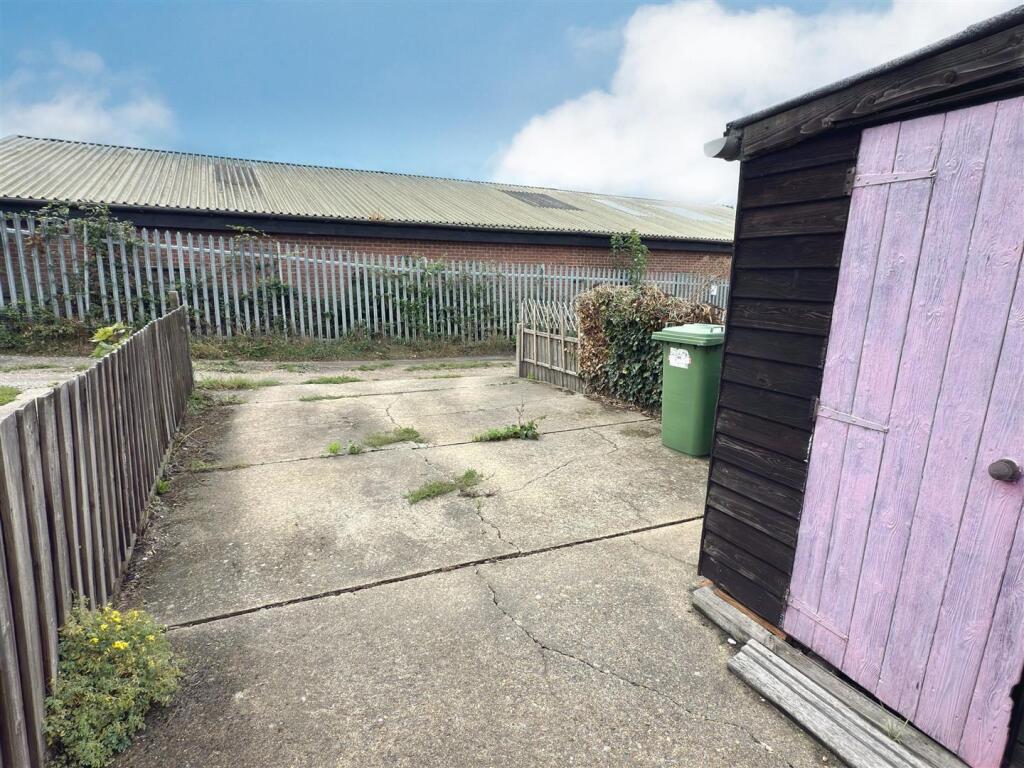 DRIVEWAY.jpg