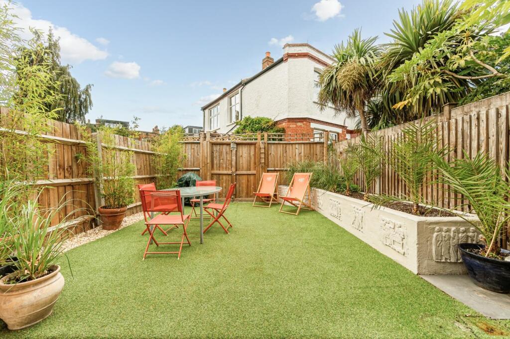 18 Gunnersbury Lane-10.jpg