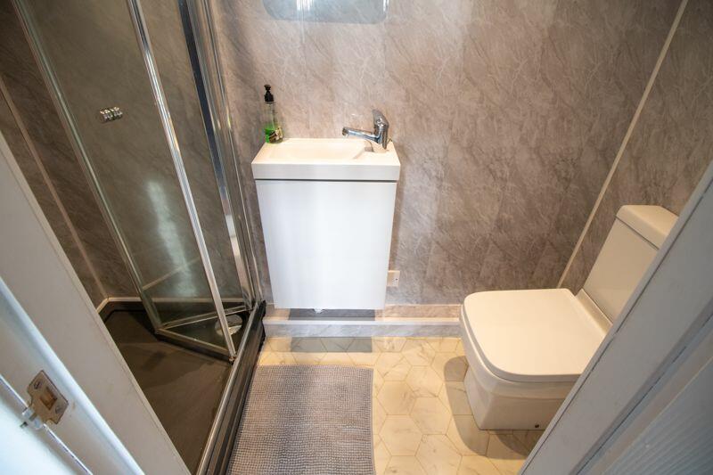 En-suite to the Master bedroom