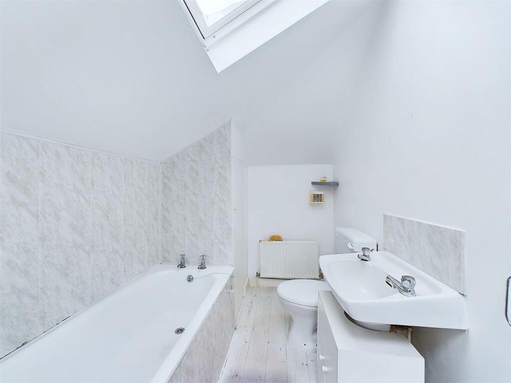 13 - 2 X 2-Bed Maisonette In Montpelier.jpg