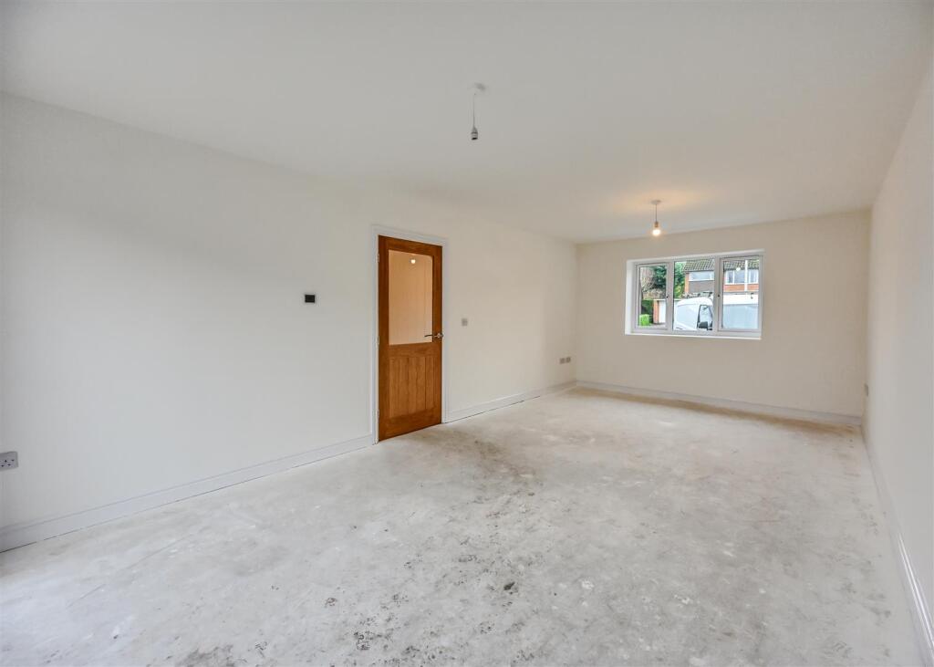 16 Redford Drive-05.jpg