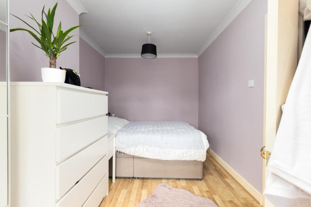 15 Guernsey Avenue, BS4-7.jpg