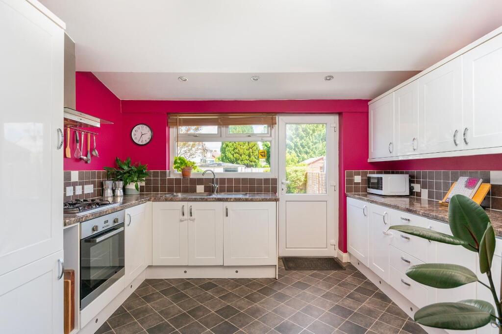 0S4RAV - Kitchen D.jpg