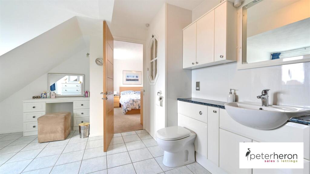 En-Suite/Dressing Room