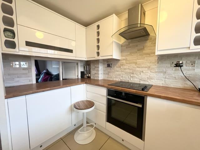 Kitchen 1.jpg