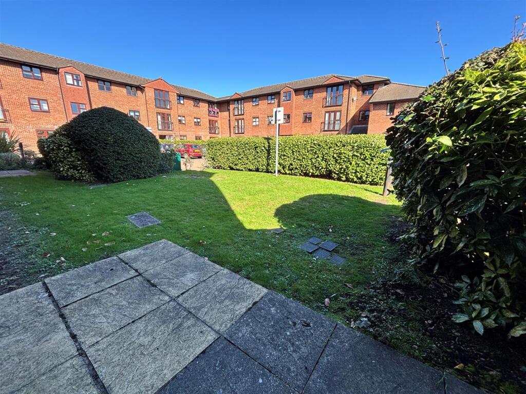 patio and communal garden