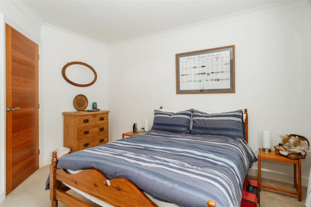 Bedroom2-2.jpg