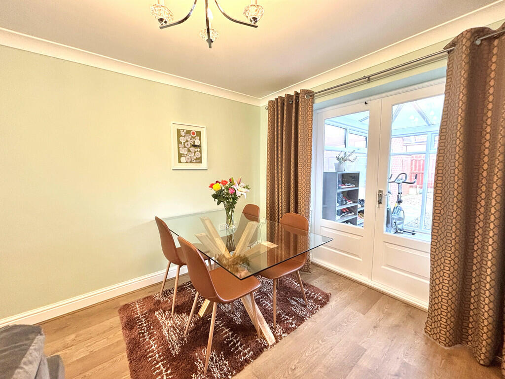 Lounge/Dining Are...