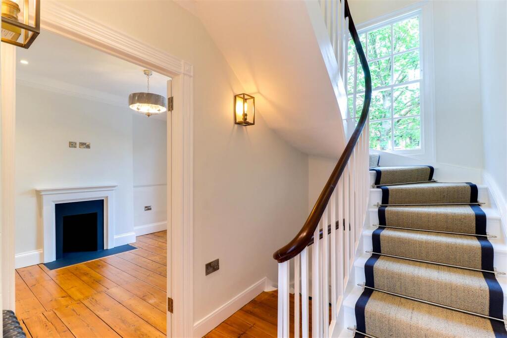 09. Hallway.1.4.jpg