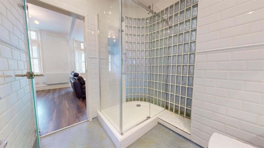 Lord Street Shower Room