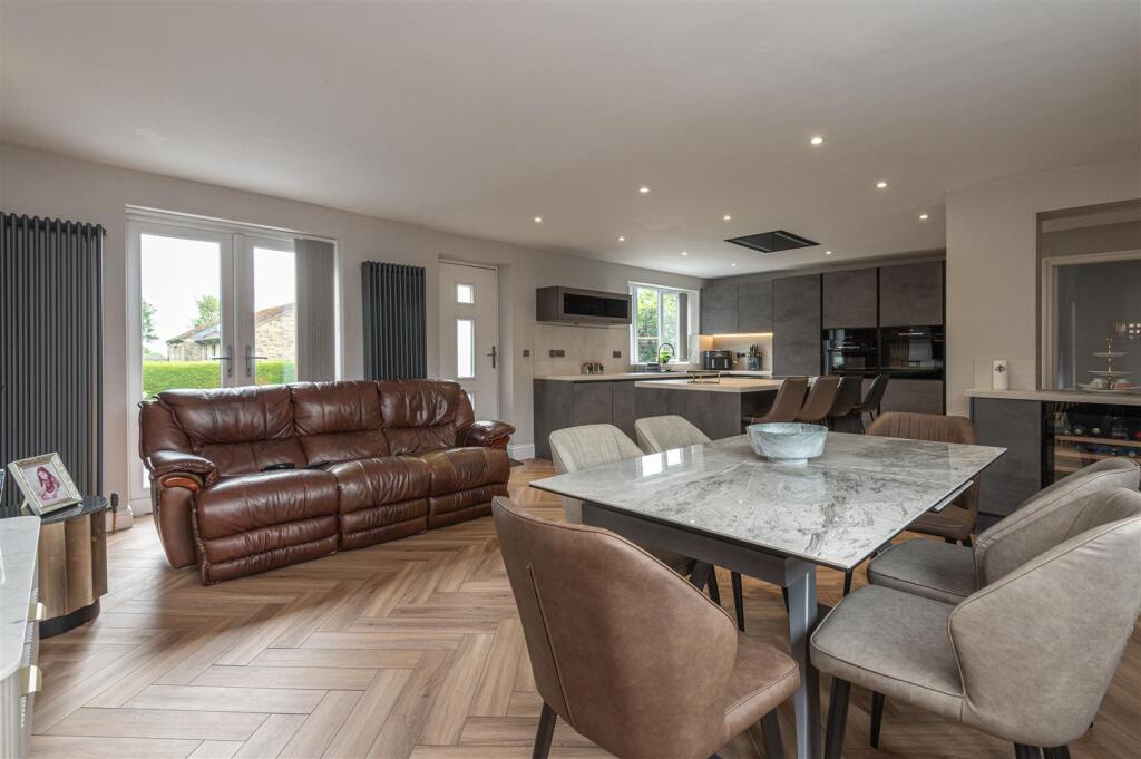 25 - 14 Broomfield Road HD2 2HG.jpg