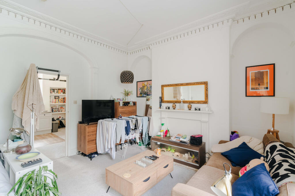 Hall Floor Flat - Bedroom