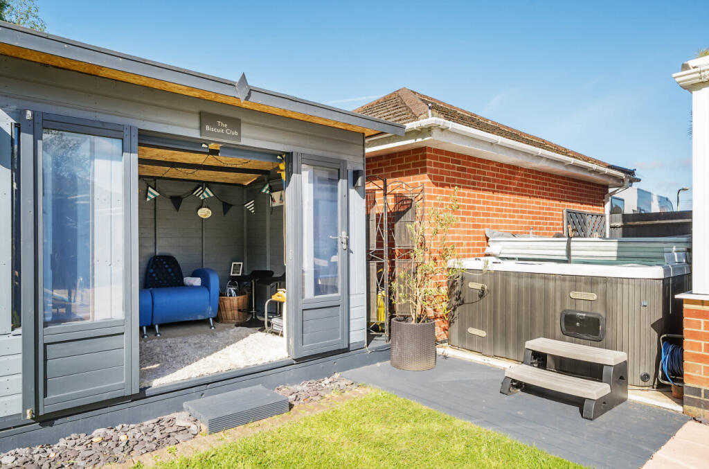 27-6819ebd139408-...