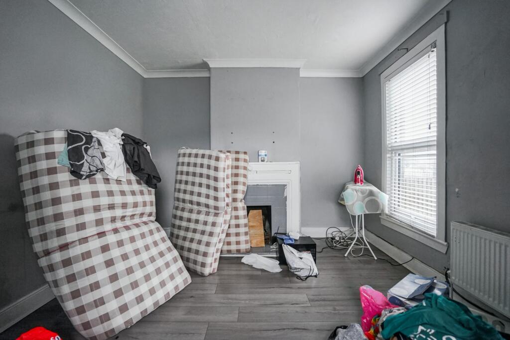 2 East Street, Chatham, Kent, ME4 5NJ