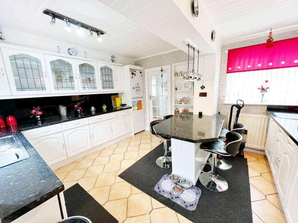 Kitchen 4.jpg