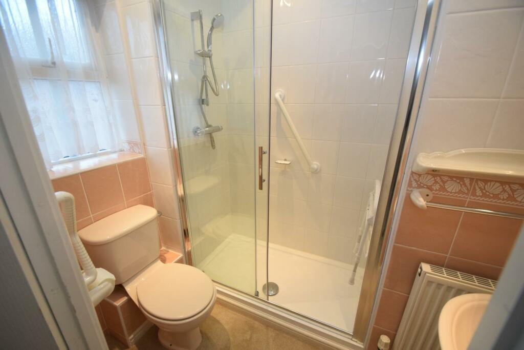 10 Madeira Way en suite.JPG