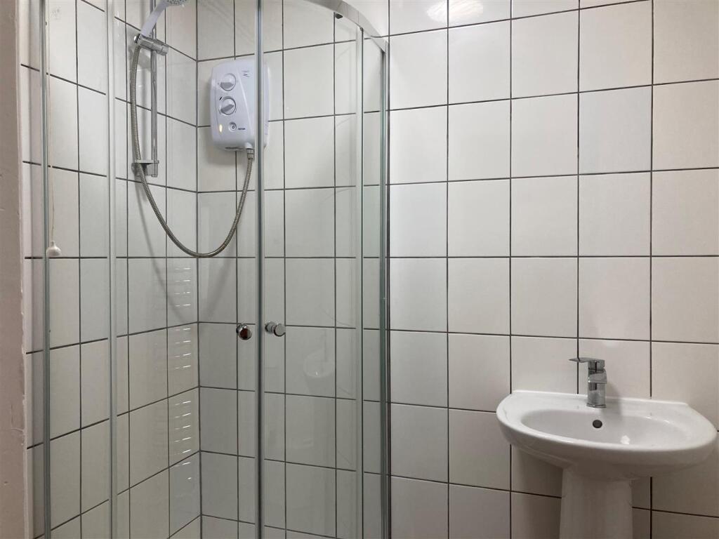 front flat, 24 The Parade - shower room 5.jpg