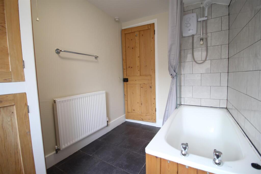 Bathroom 2.JPG