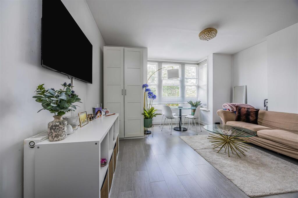 Flat 7, 12 Hampshire Terrace, Southsea-Small-Porti