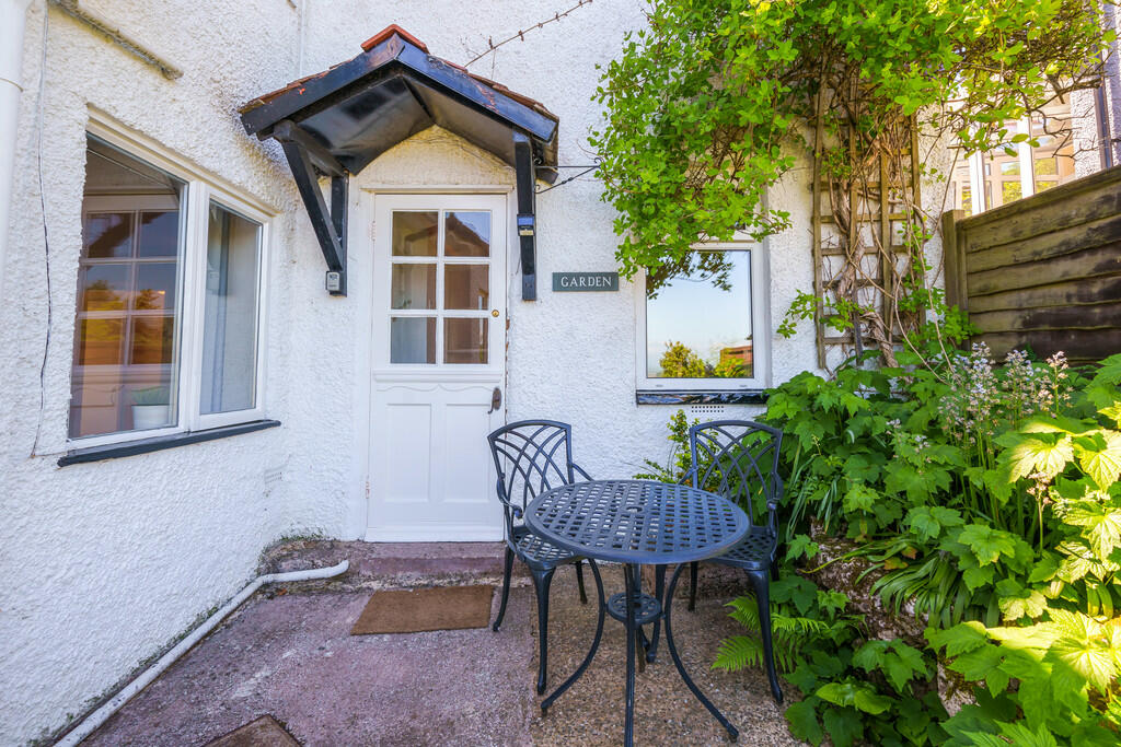 The Garden Flat -...