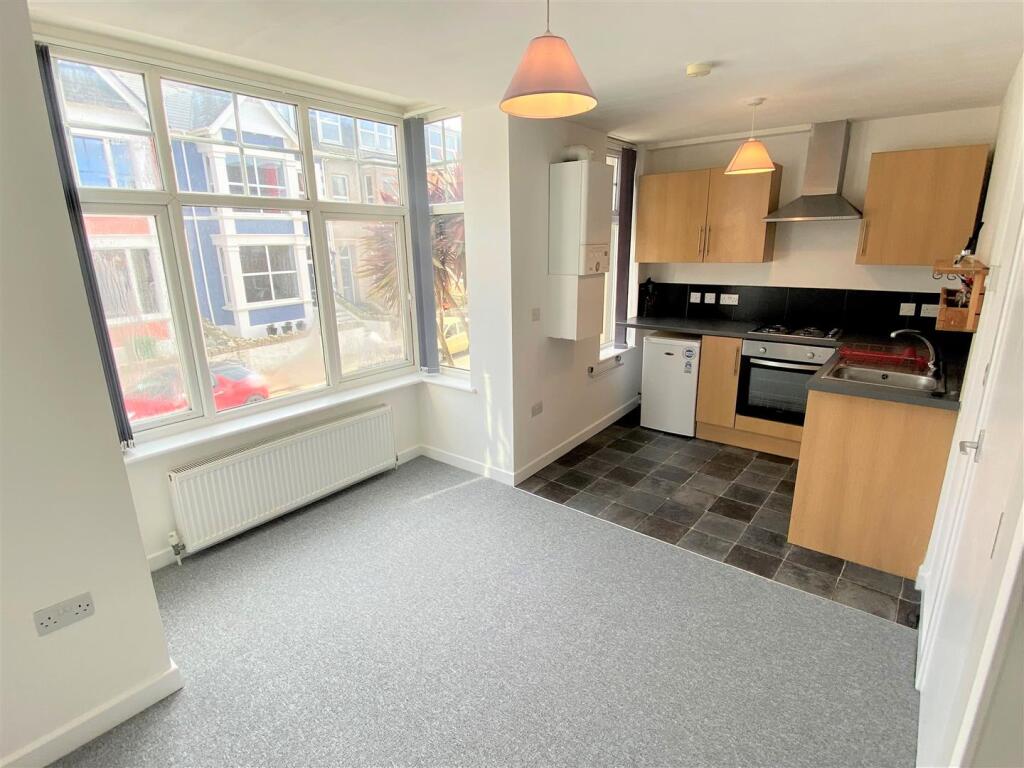 Flat 3, 6 Trebarwith Crescent Lounge and Kitchen