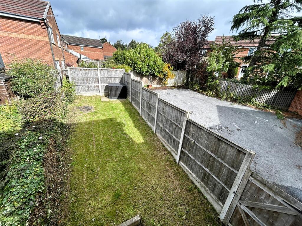 garden and car parking.JPG