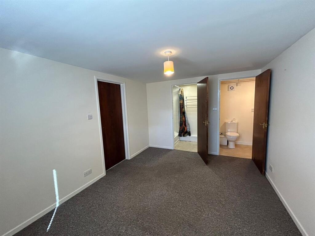 WhatsApp Image 2025-10-06 at 14.45.40 (3).jpeg