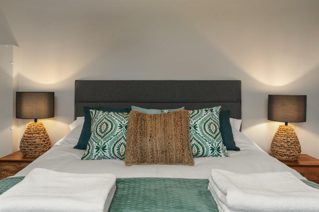 4 Bevlin Hall Saundersfoot -   Final Edits_-3.jpg