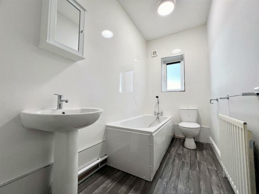 USE bathroom  (3).jpg