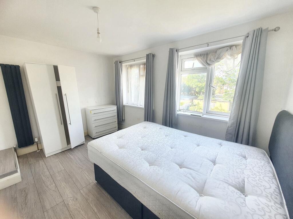 ROOM 5