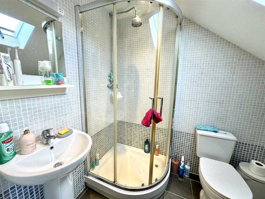En-suite 2.jpeg