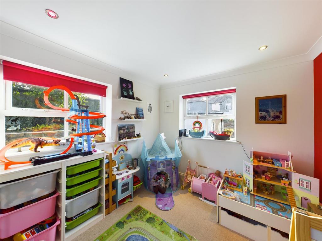 5th Bedroom/Study
