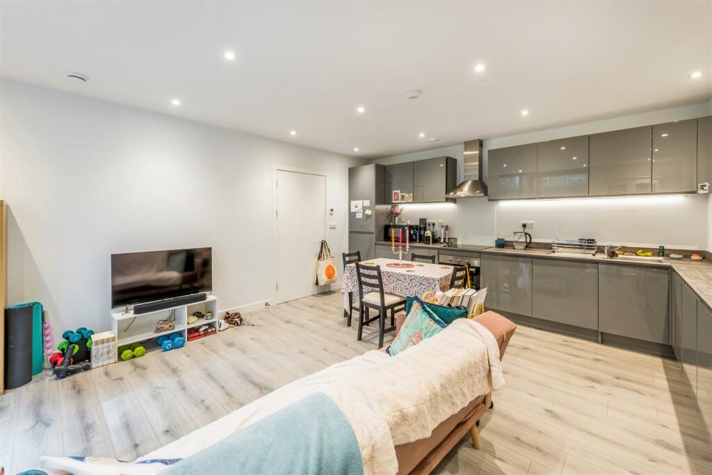 Flat 73 - The Courtyard_5.jpg