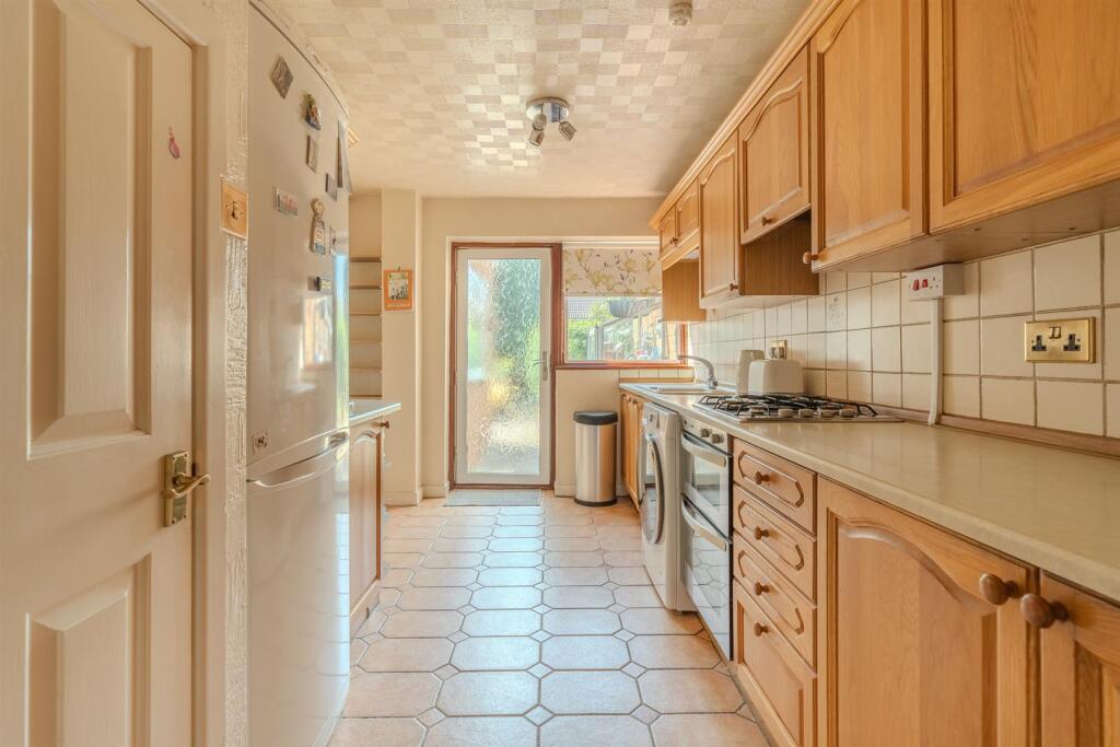 5 Harlech Close-10.jpg