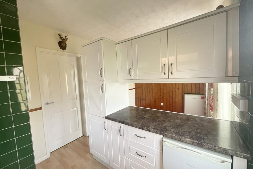 Kitchen/ Dining 