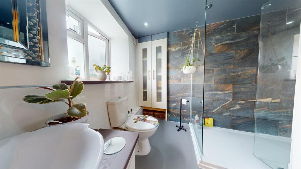 SHOWER ROOM