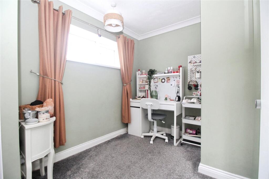 Dressing Room/ Bed 4