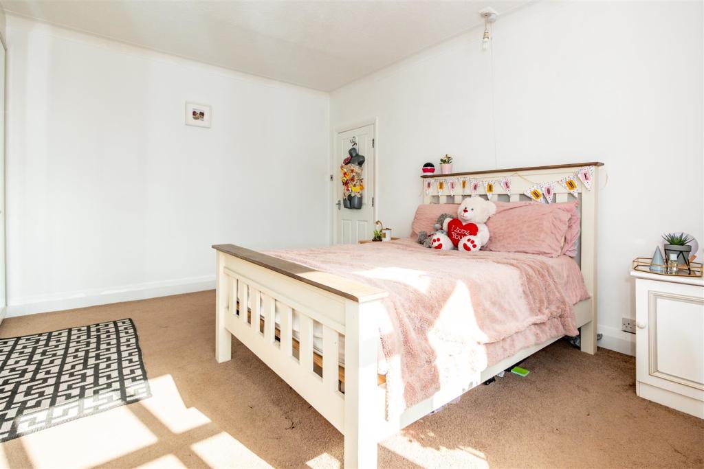 Bedroom 1 Aspect 3.jpg